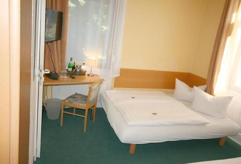 Номер Стандарт Трехместный, Classic Inn
