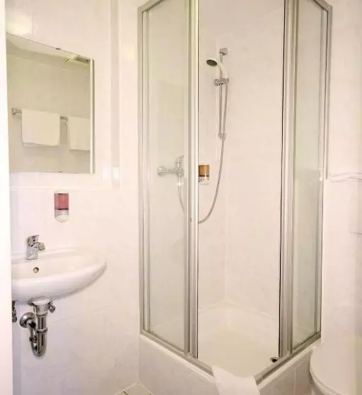 Standard Neljän Hengen Huone, Classic Inn