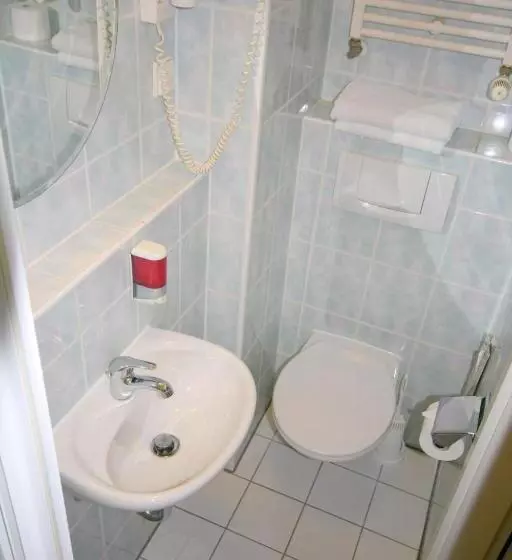 Standard Neljän Hengen Huone, Classic Inn