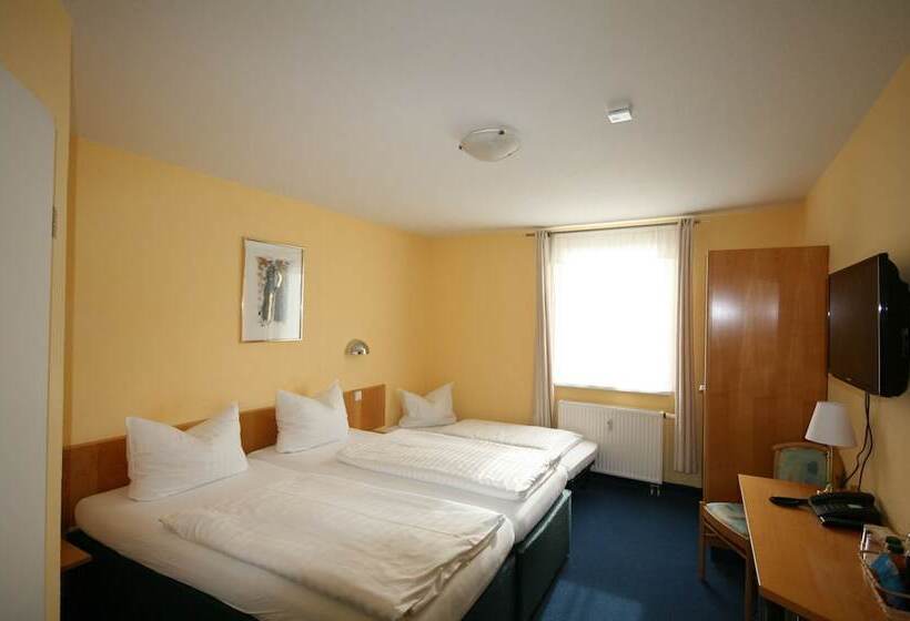 Номер Стандарт Трехместный, Classic Inn