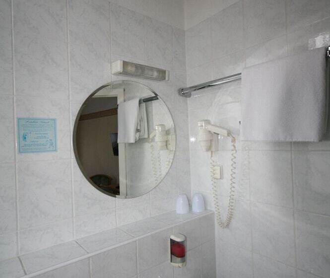 Номер Стандарт Трехместный, Classic Inn