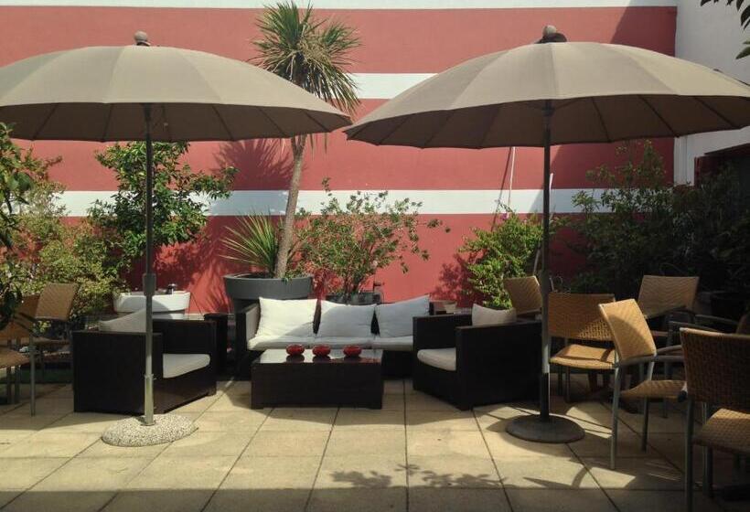 컴포트 룸, Cote Patio