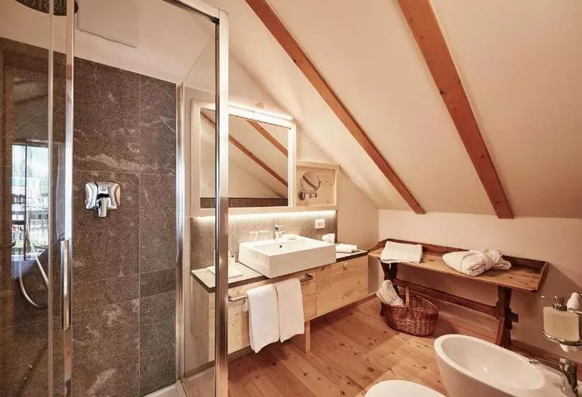 スーペリアールーム, Goldene Rose Karthaus A Member Of Small Luxury Hotels Of The World