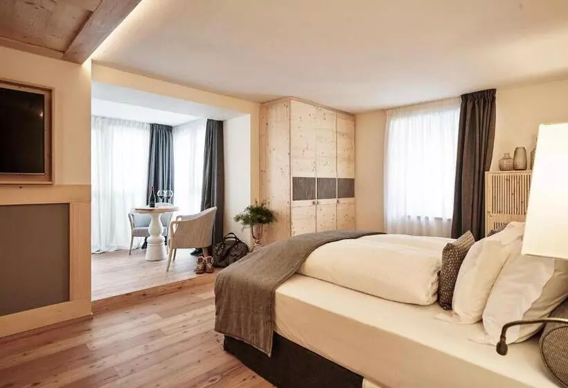 デラックスルーム, Goldene Rose Karthaus A Member Of Small Luxury Hotels Of The World