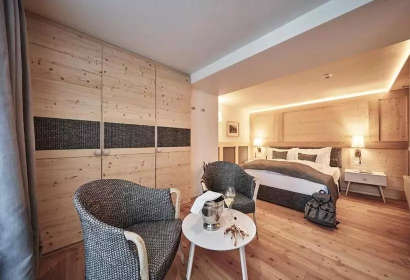 デラックスルーム, Goldene Rose Karthaus A Member Of Small Luxury Hotels Of The World