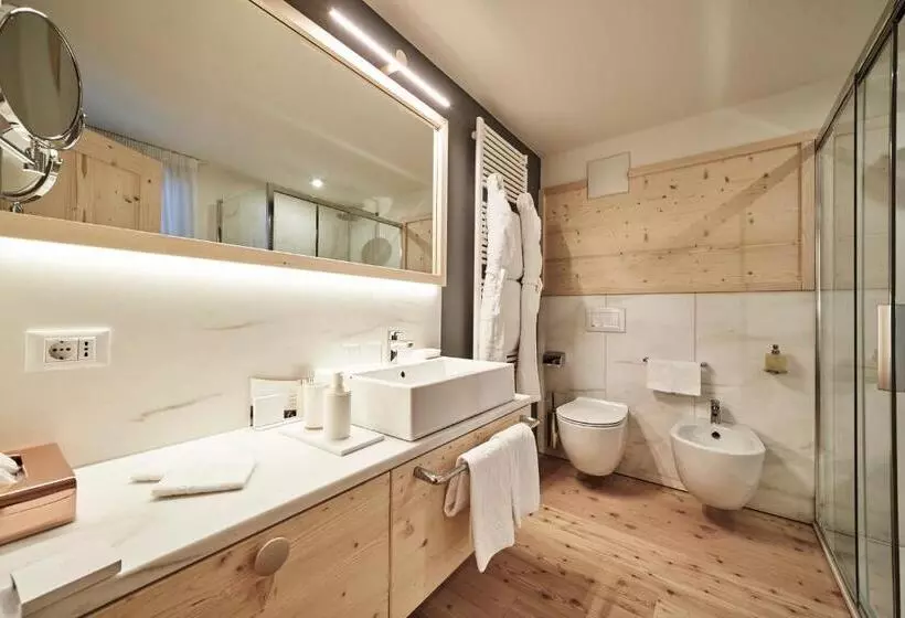 デラックスルーム, Goldene Rose Karthaus A Member Of Small Luxury Hotels Of The World