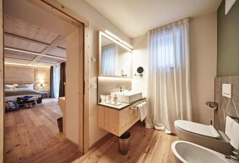 デラックスルーム, Goldene Rose Karthaus A Member Of Small Luxury Hotels Of The World