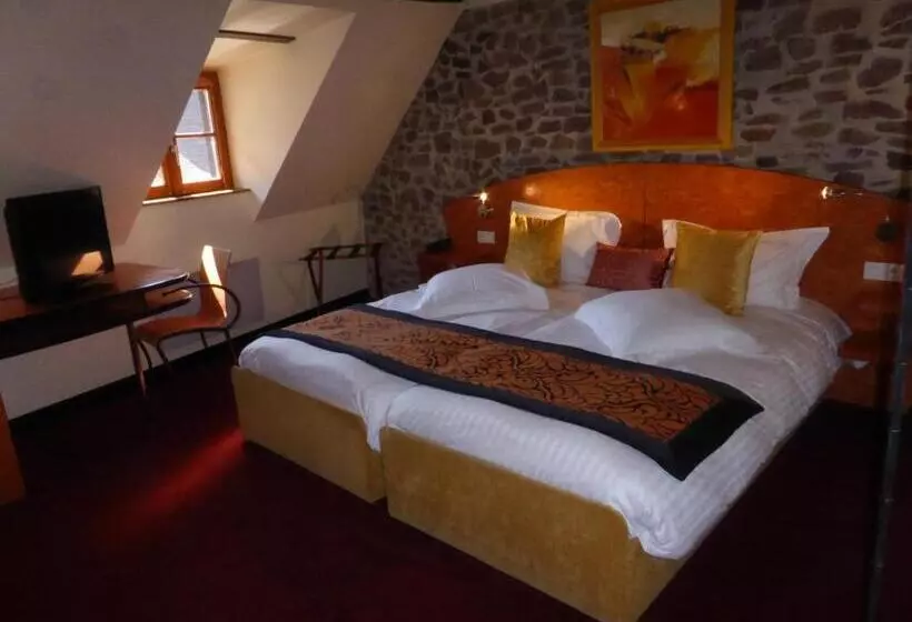 سوییت جونیور, L Hostellerie Du Château