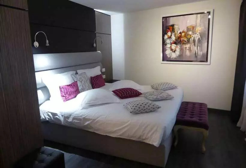 سوئیت راحتی, L Hostellerie Du Château