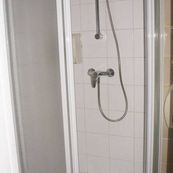 חדר סטנדרט לארבעה, Hôtel Le Petit Billot