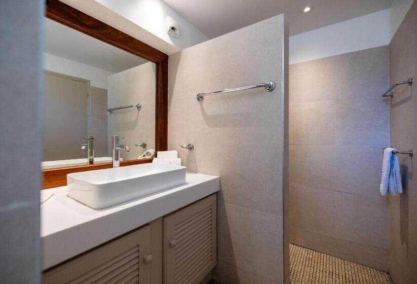 استودیوی استاندارد, Hôtel Les Créoles