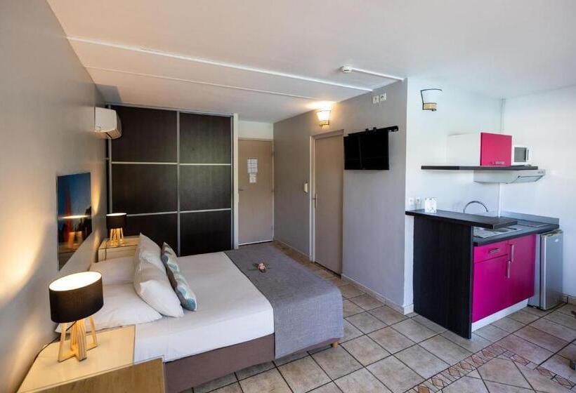 استودیوی استاندارد, Hôtel Les Créoles