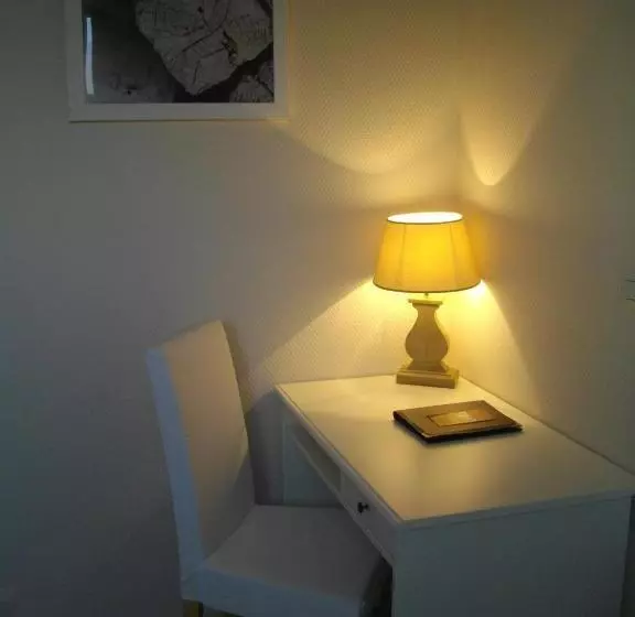 اتاق استاندارد سه نفره, Hôtel Pacific