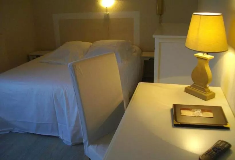 اتاق استاندارد سه نفره, Hôtel Pacific