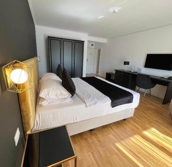 اتاق لوکس با بالکن, Krystal Boutique Mansion