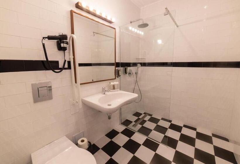 חדר סטנדרט מותאם לאדם עם מוגבלויות, Krystal Boutique Mansion