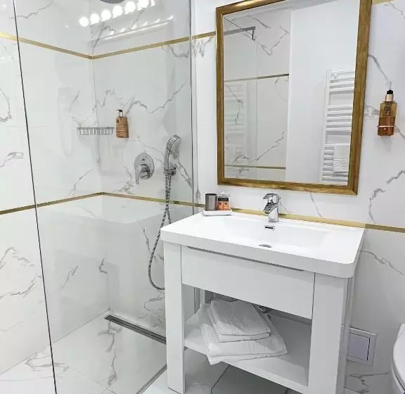 اتاق لوکس با چشم‌انداز باغ, Krystal Boutique Mansion