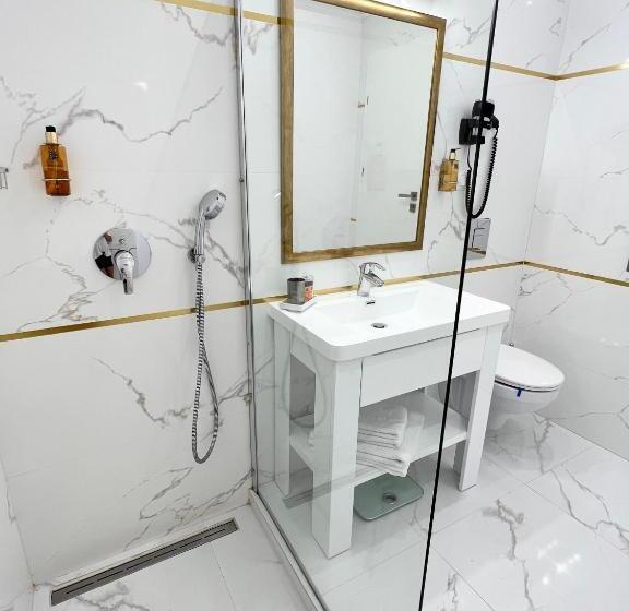 اتاق لوکس با چشم‌انداز باغ, Krystal Boutique Mansion