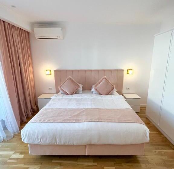 اتاق لوکس با چشم‌انداز باغ, Krystal Boutique Mansion