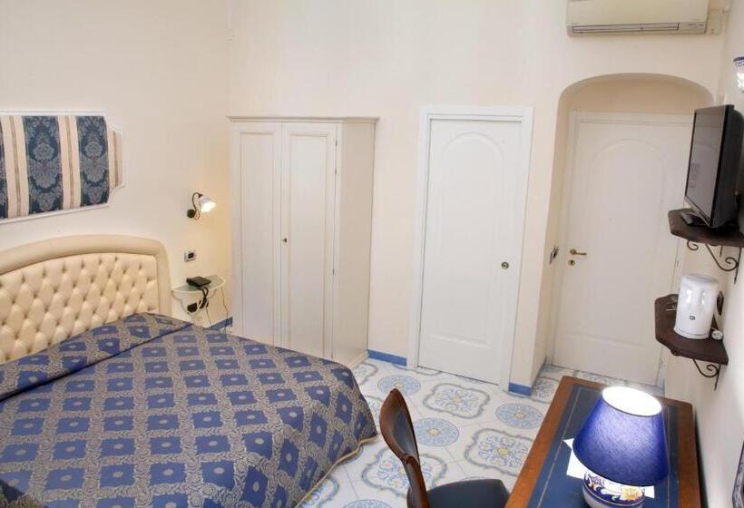 Полулюкс, Albergo L Antico Convitto