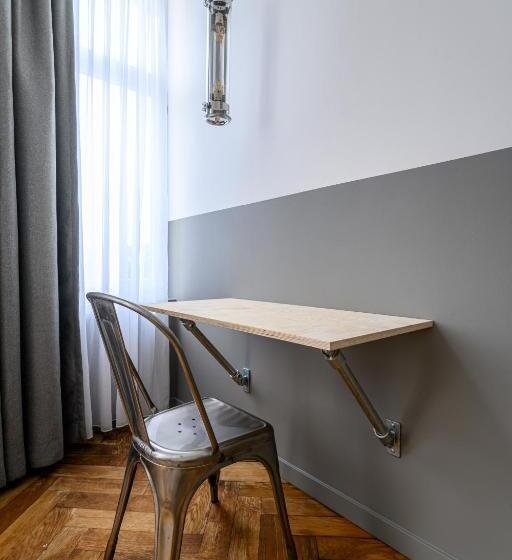 اتاق استاندارد, La Grande Cloche