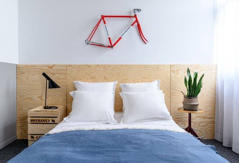 اتاق استاندارد, La Grande Cloche