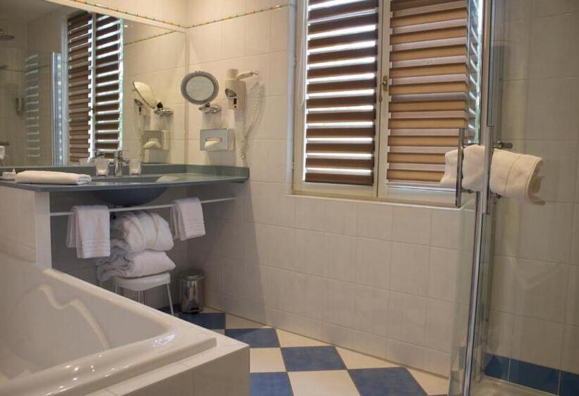 Номер Deluxe, Les Prés D'ondine