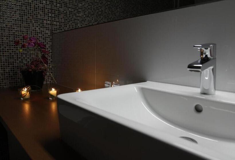 小型套房, Mikado