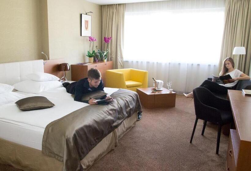 小型套房, Mikado