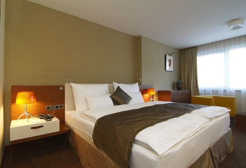 小型套房, Mikado