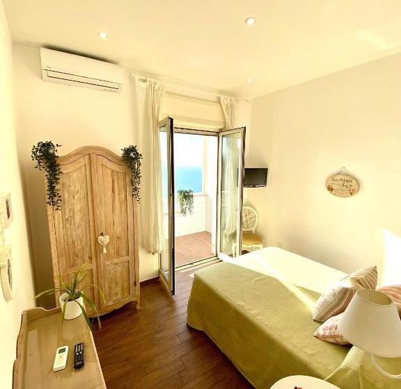 غرفة قياسية مطلّة علي البحر, Mini Hotel   Angolo Di Paradiso