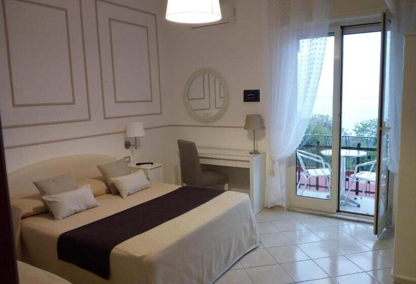 غرفة قياسية رباعية مطلة على البحر, Mini Hotel   Angolo Di Paradiso