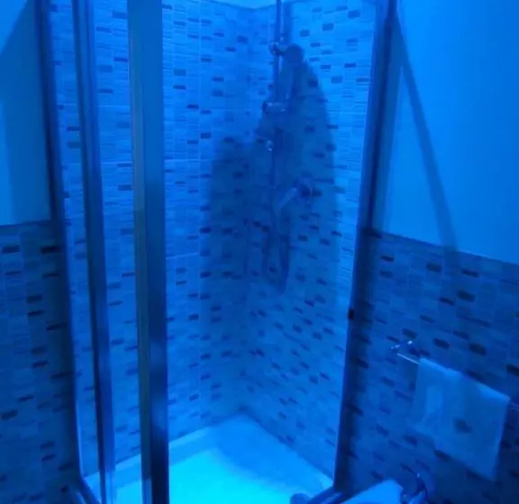 اتاق استاندارد چهار تخته با چشم‌انداز دریا, Mini Hotel   Angolo Di Paradiso