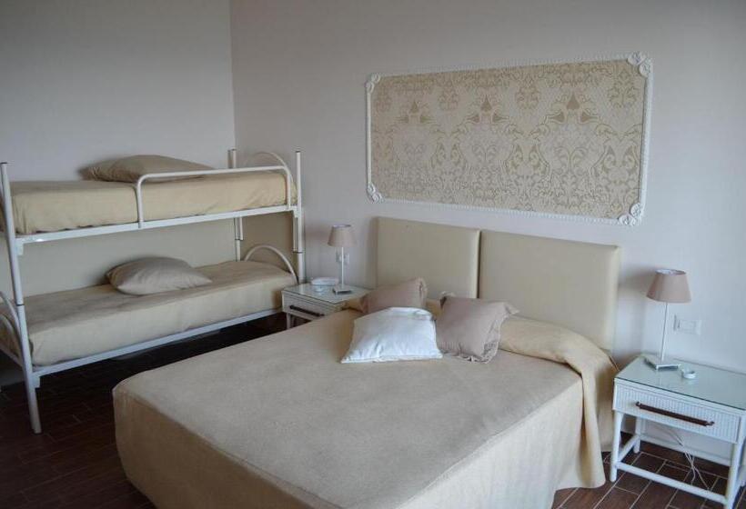 Четырехместный Номер Стандарт Вид на Море, Mini Hotel   Angolo Di Paradiso