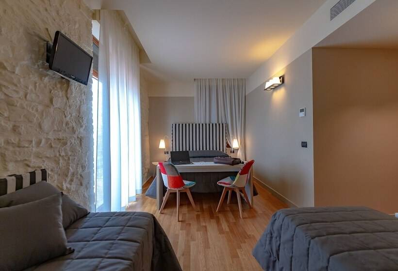 اتاق سوپریور چهار تخته, Moderno