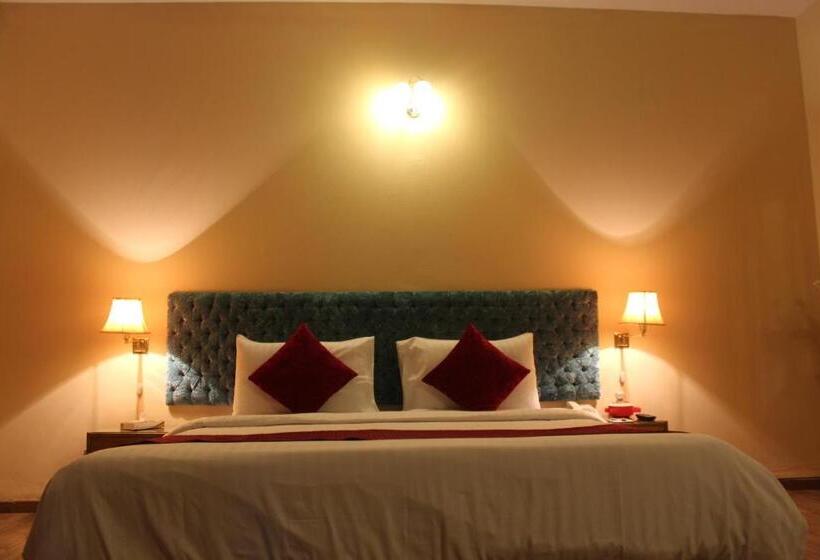 اتاق اجرایی با تخت بزرگ, One Bahawalpur