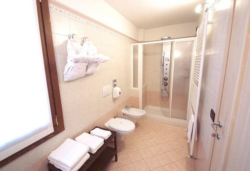 جناح, Piccolo Tibet