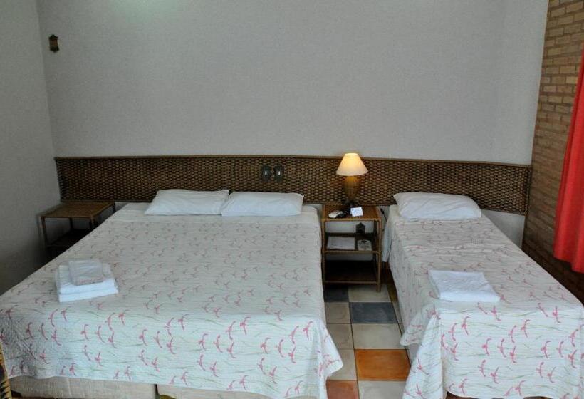 泳池景标准四人房间, Pousada Beco Da Lua