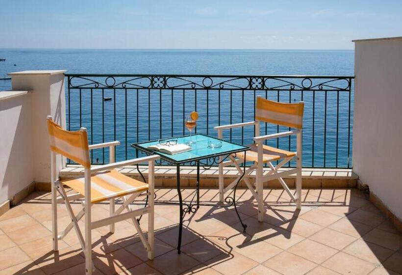 Standard Triple Room with Terrace, Pupetto
