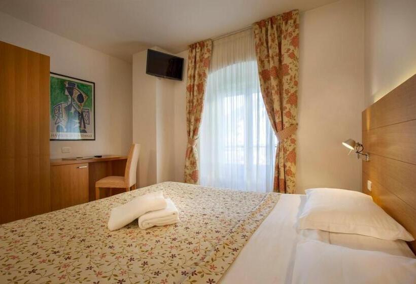 חדר סטנדרט, Romanda