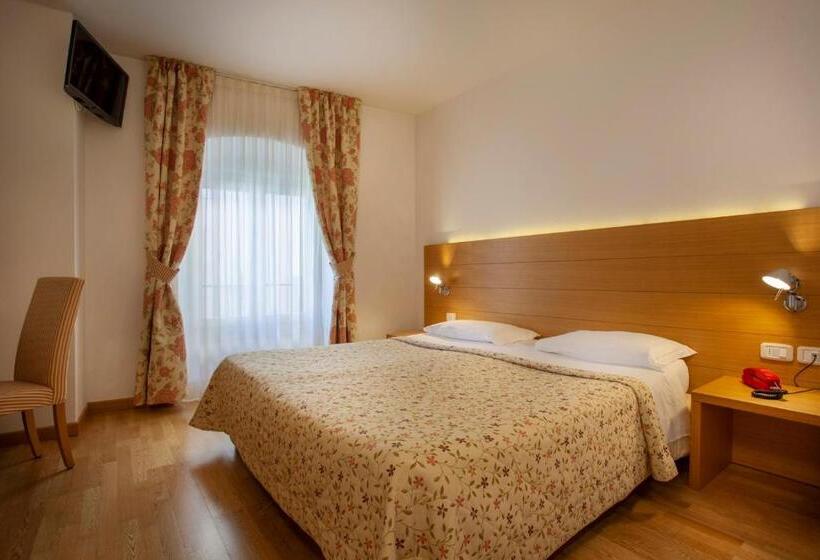 חדר סטנדרט, Romanda