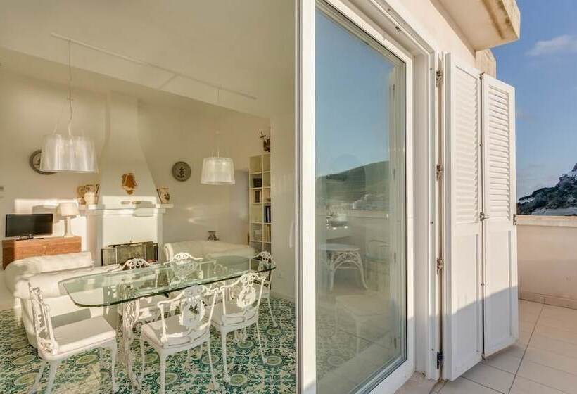 １ベッドルームペントハウスアパート, Torre Dei Borboni