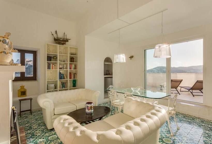 １ベッドルームペントハウスアパート, Torre Dei Borboni