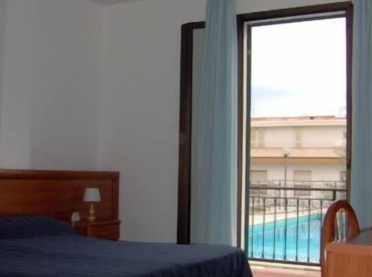 חדר סטנדרט לשלושה, Ulivo