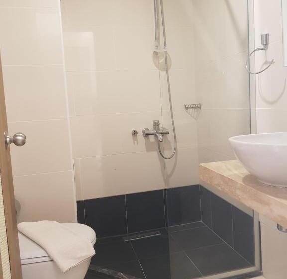 غرفة قياسية مطلّة علي البحر, My Solmaz