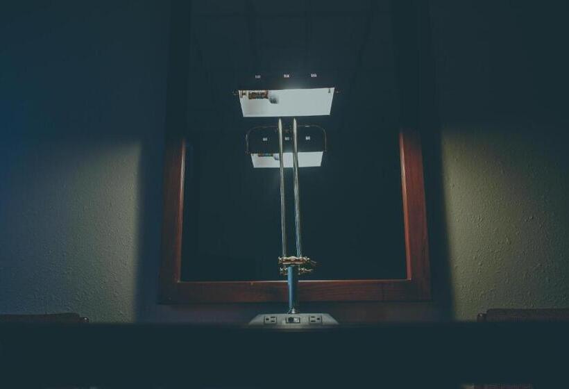 جناح سرير كينج, The Hotel Ottumwa