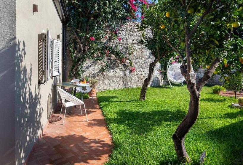 Номер Стандарт Вид на Сад, Villa Taormina