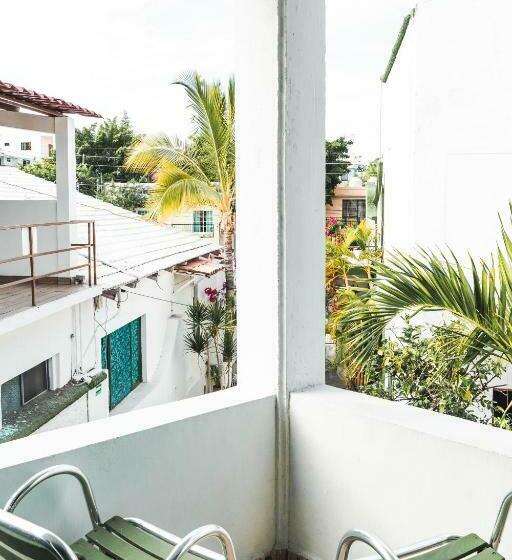 带大床的标准间, Allende