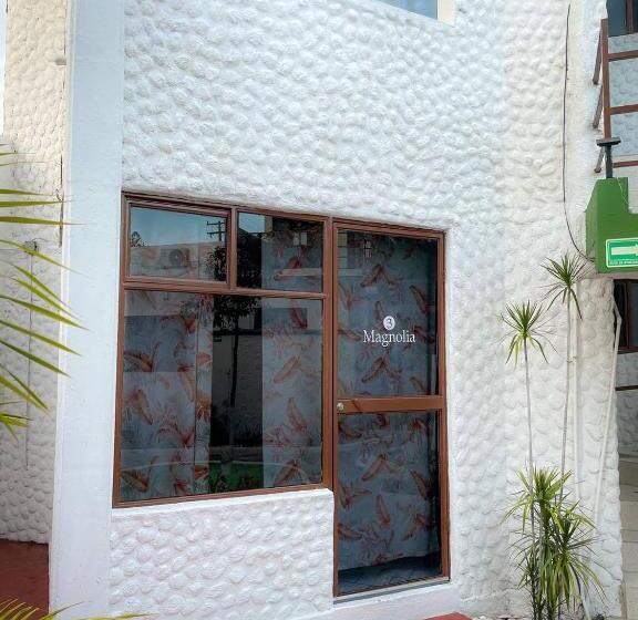 חדר סטנדרט לשלושה, Allende