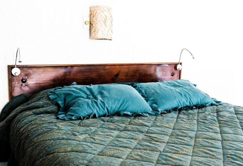 חדר סטנדרט לשלושה עם מרפסת, Allende